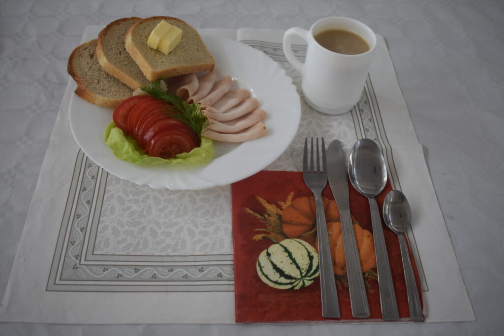 wędlina masło, chleb 