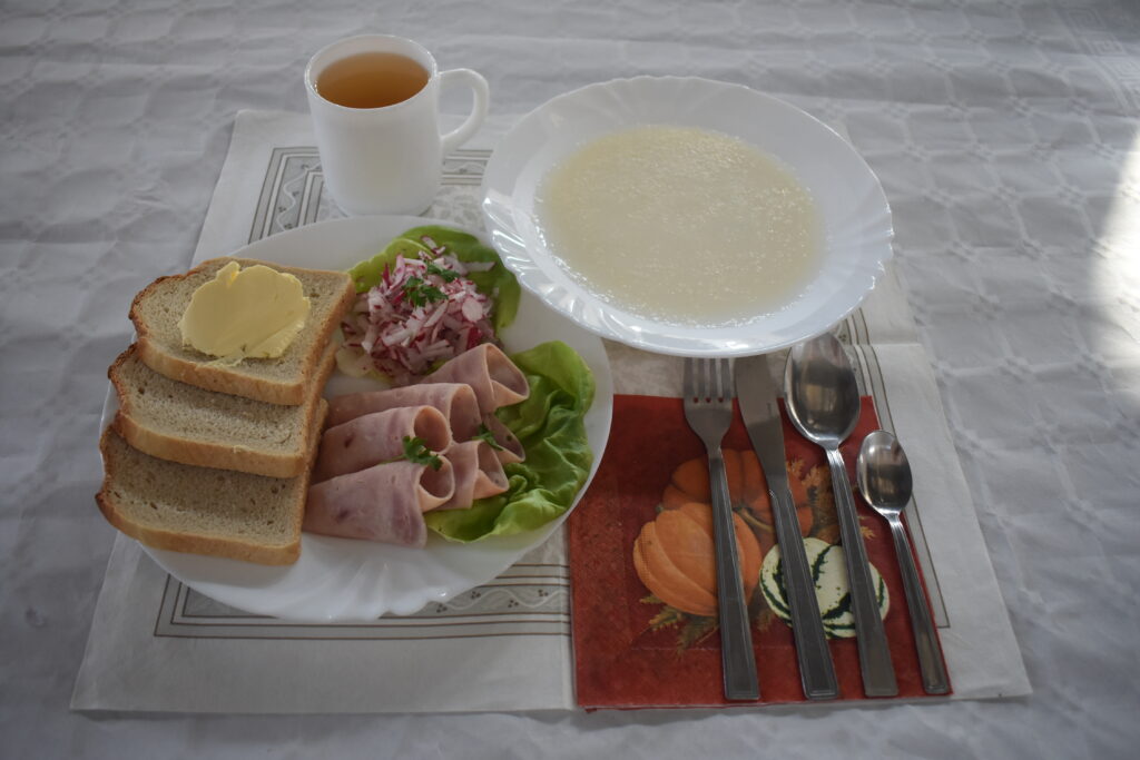 szynka, masło, chleb. zupa mleczna