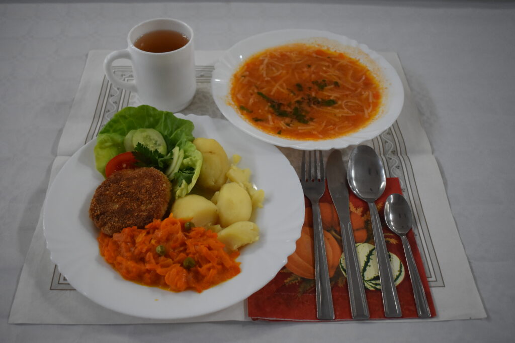 ziemniaki, surówka, zupa