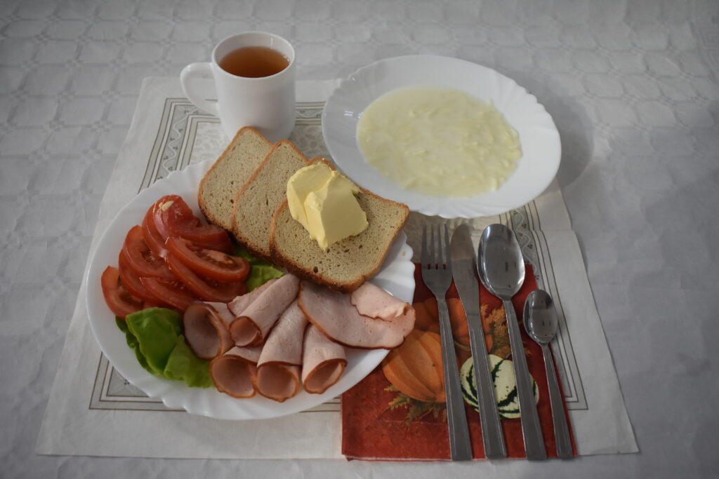 masło, chleb, szynka