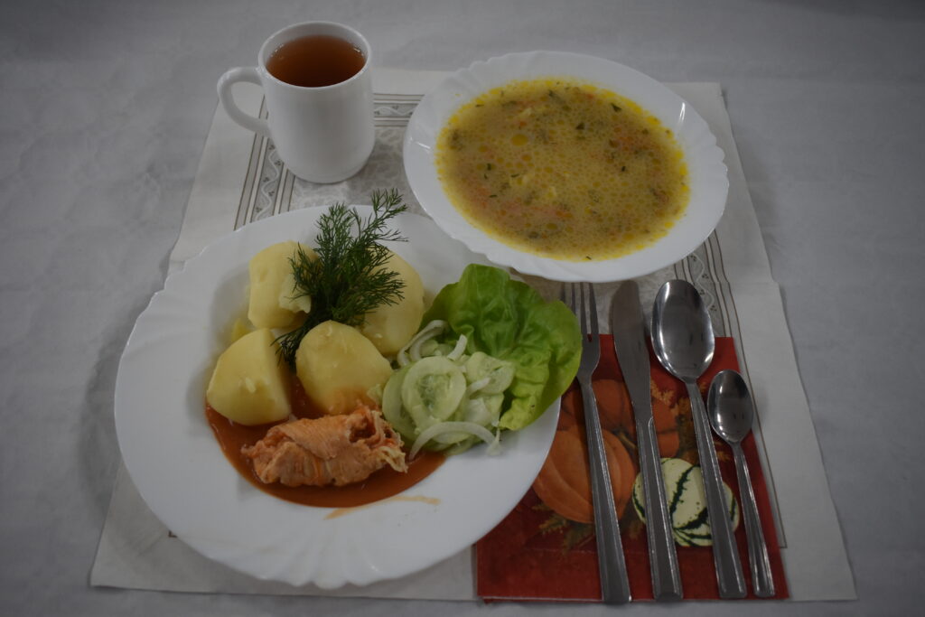 ogórek, rolada drobiowa, zupa, ziemniaki