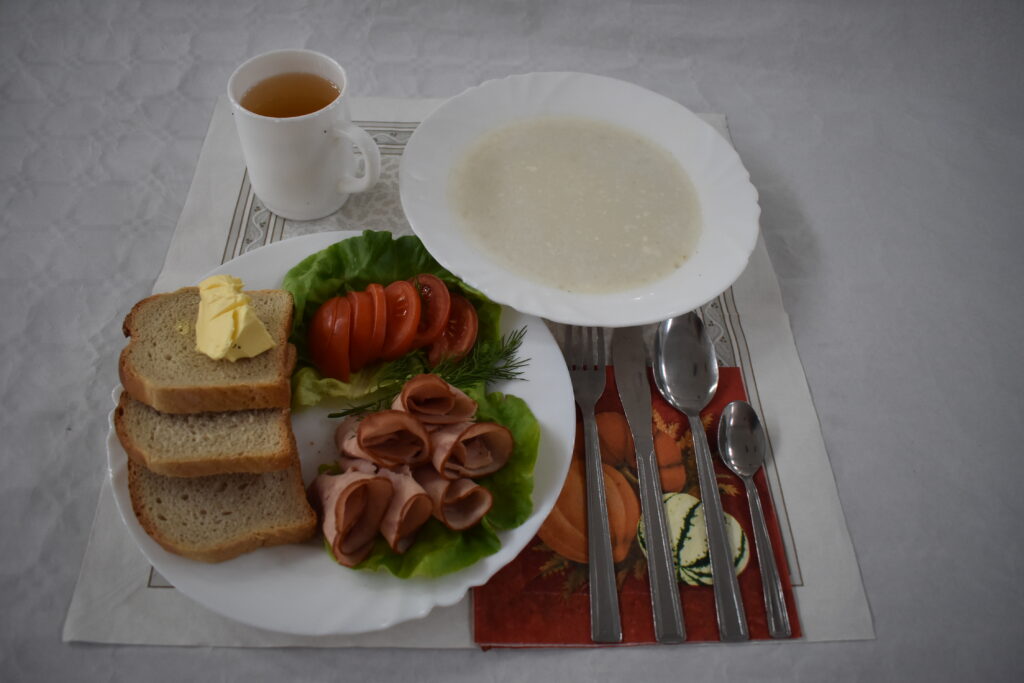 pomidor, szynka, masło, chleb