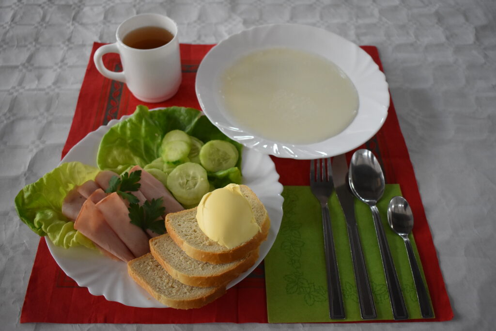 ogórek, masło, chleb