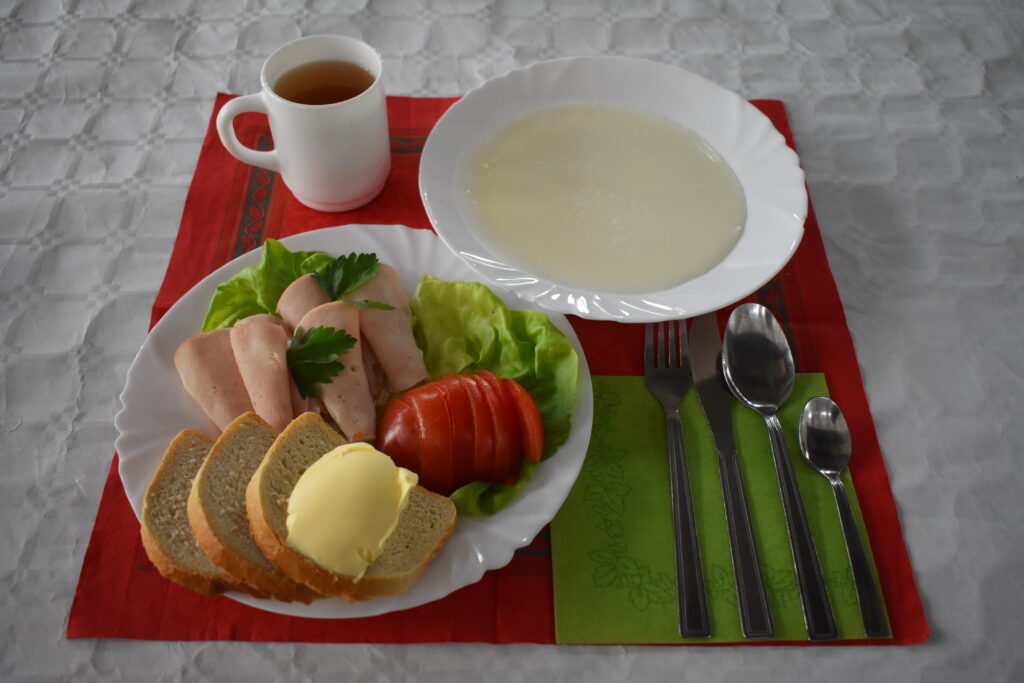 pomidor, masło, szynka, zupa mleczna