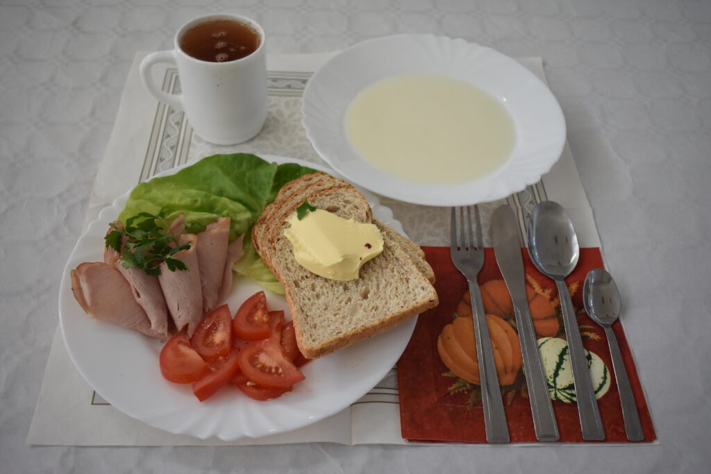 pomidor, szynka, zupa mleczna