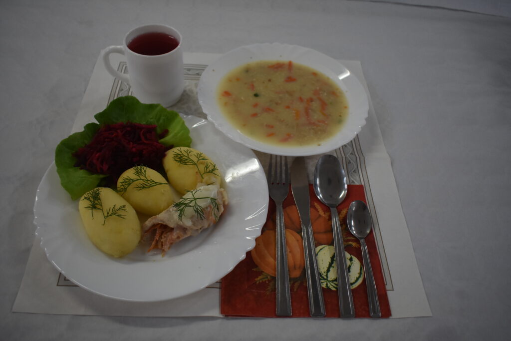 buraczki, ziemniaki, mięso, zupa