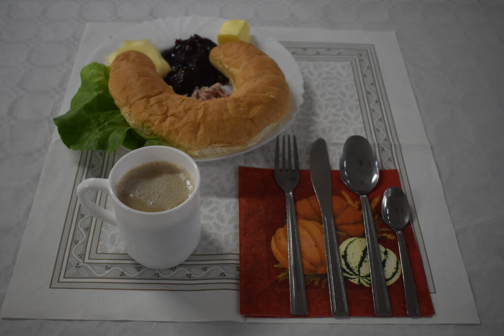 rogalik, kakao, marmolada