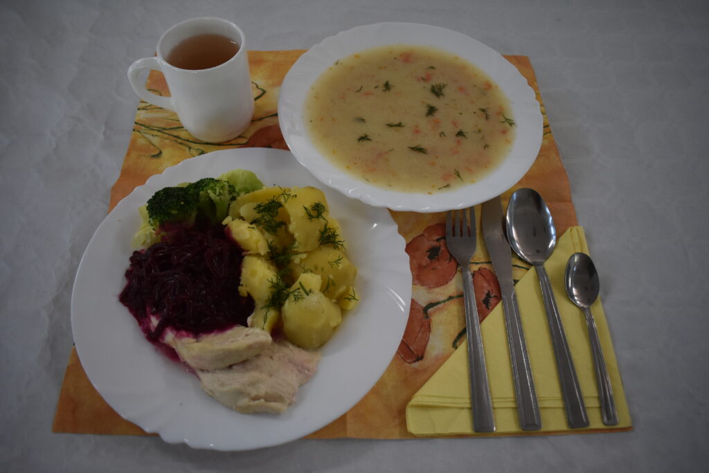 zupa, herbata, ziemniaki, mięso, buraczki