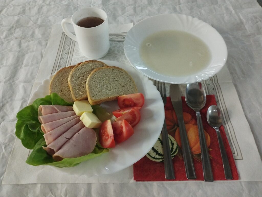 pomidor, szynka, zupa mleczna