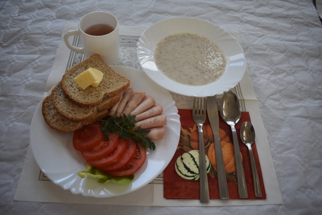 pomidor, szynka, chleb, masło