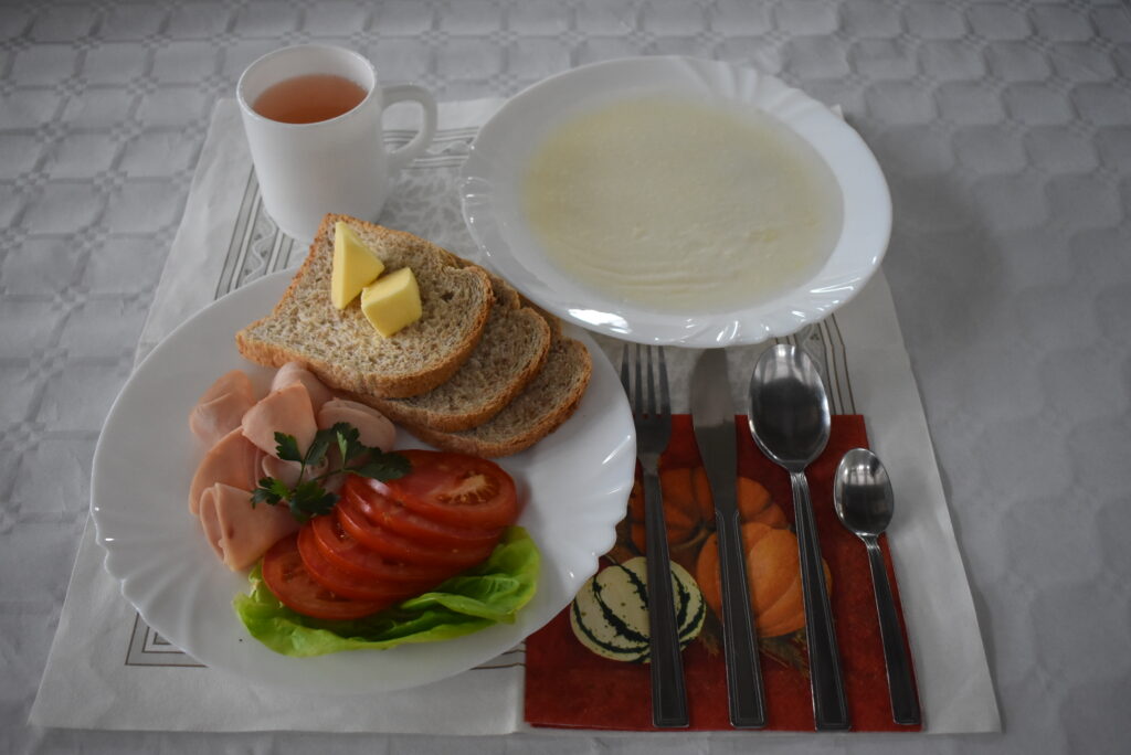 pomidor, szynka, masło