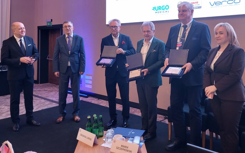 profesorowie z podziękowaniami