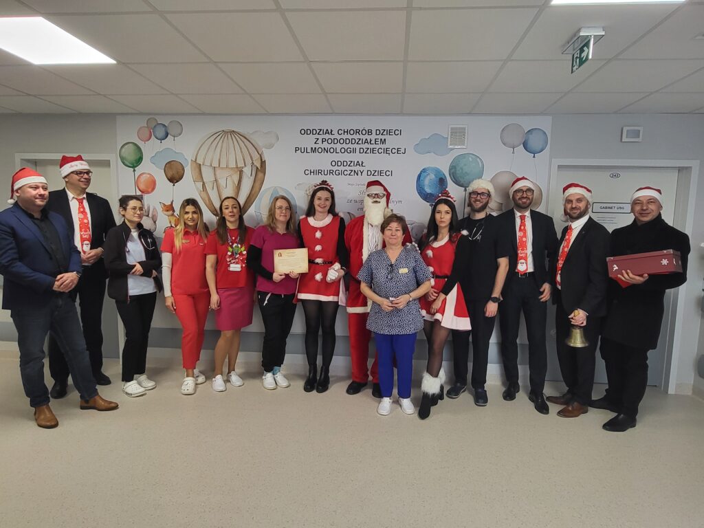 Personel oddziału pediatrii z Mikołajem