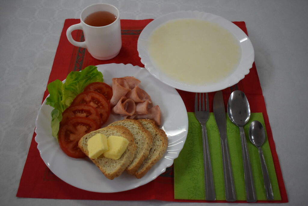 pomidor, masło, chleb, zupa mleczna