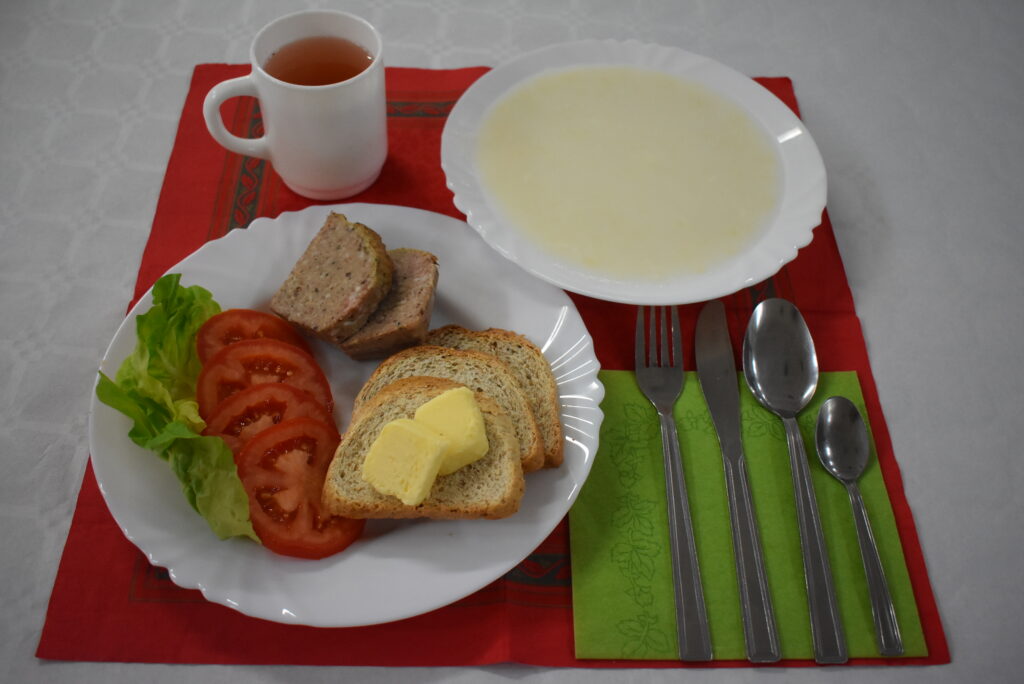 pasztet, masło, pomidor