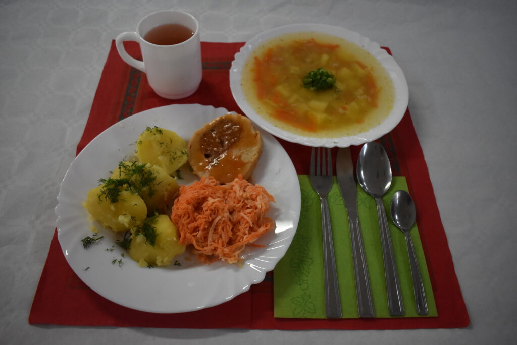 surówka, ziemniaki, zupa