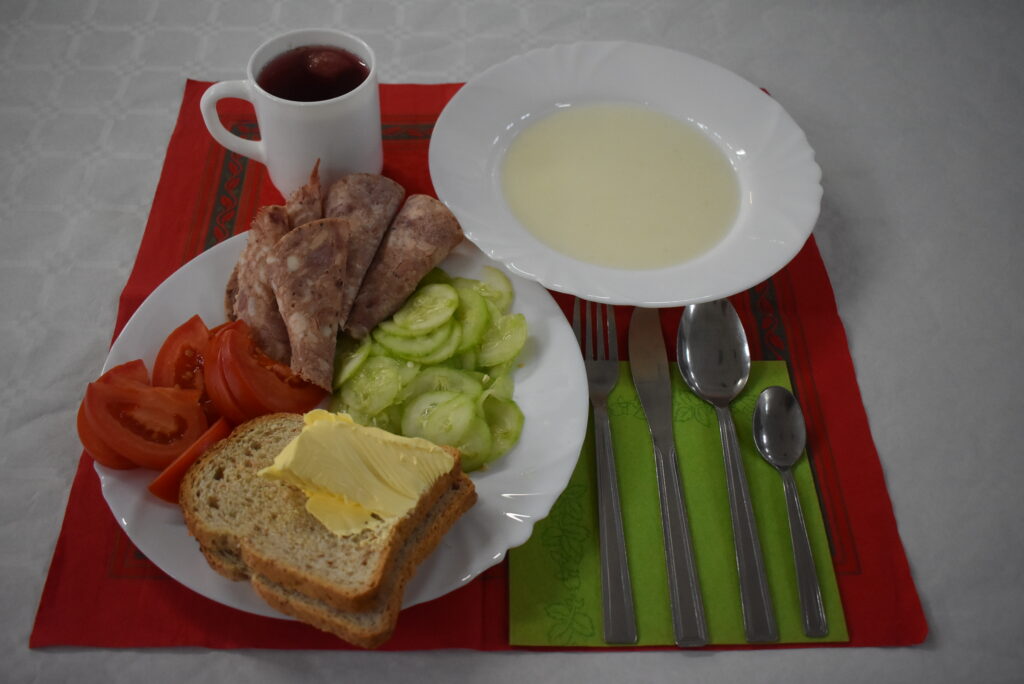 ogórek, salceson, masło, zupa mleczna