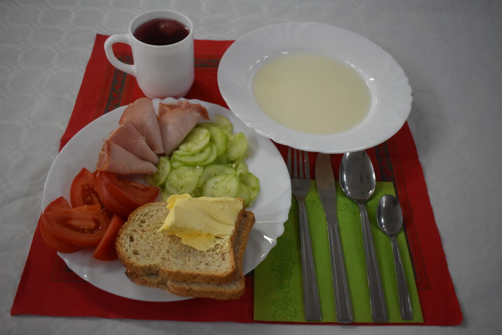 ogórek, szynka, masło, pomidor