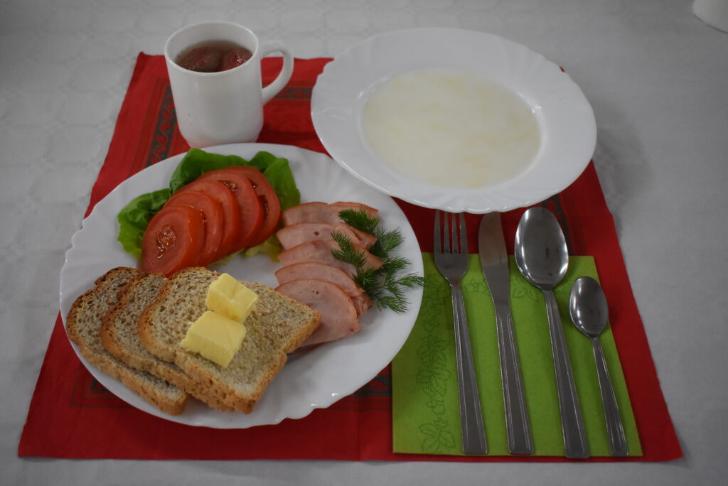 pomidor, szynka, zupa mleczna