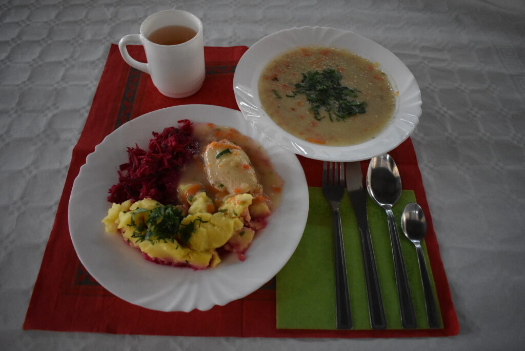 mięso,sos, ziemniaki