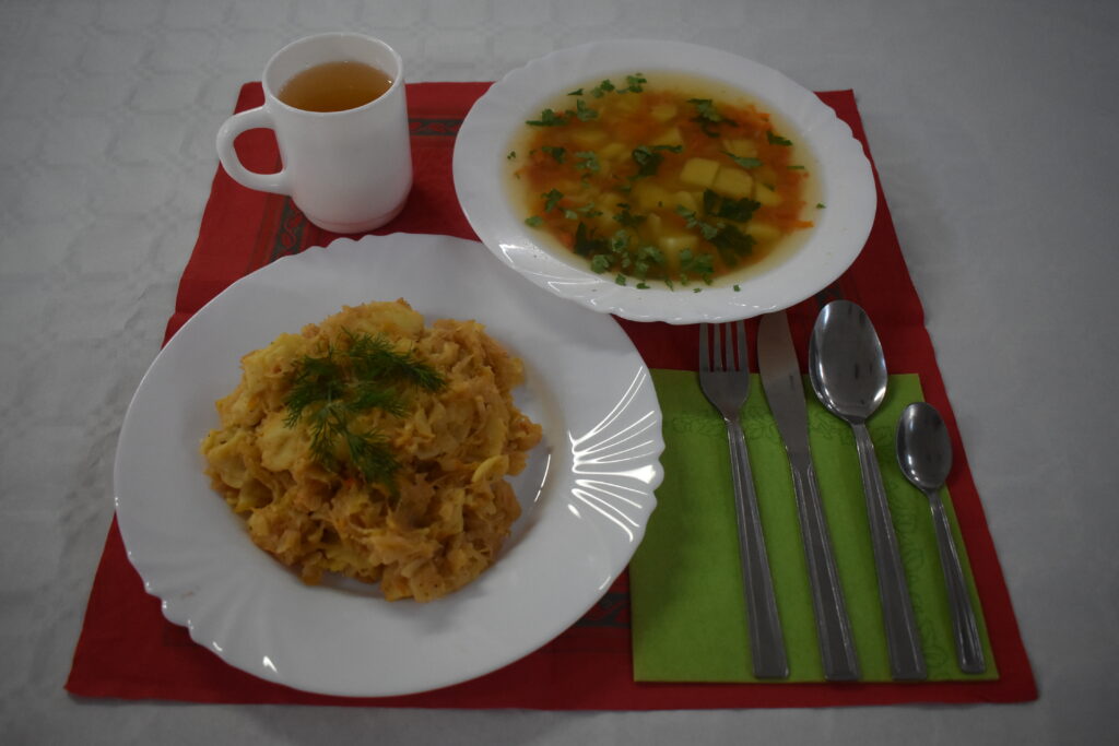 łazanki, zupa, herbata