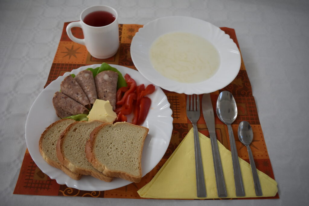 papryka, chleb, wędlina, masło