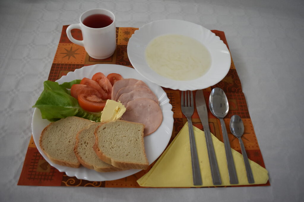 pomidor, szynka, masło, zupa mleczna