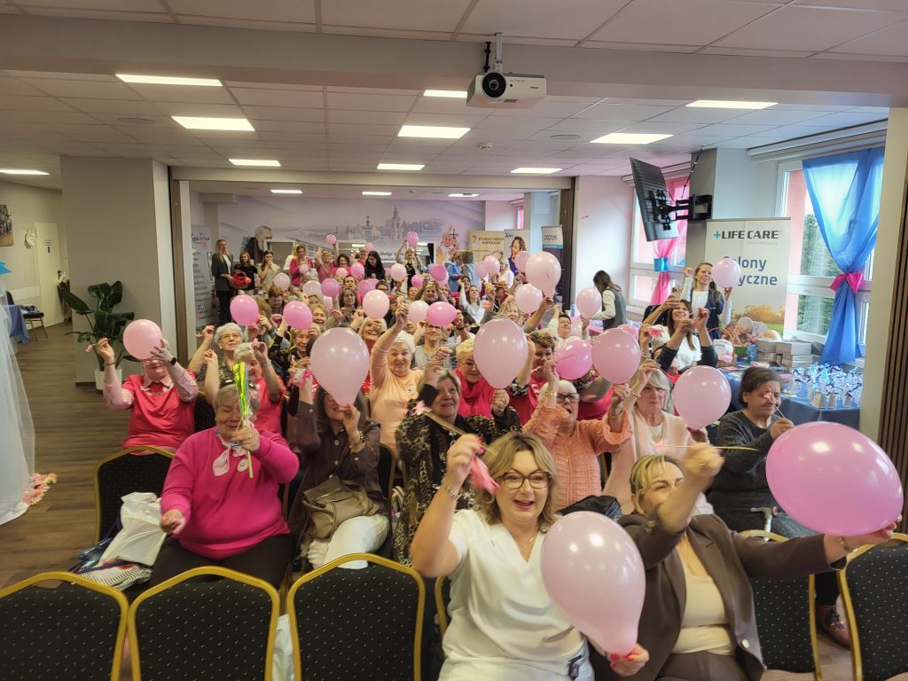 uczestniczki przebijają balony