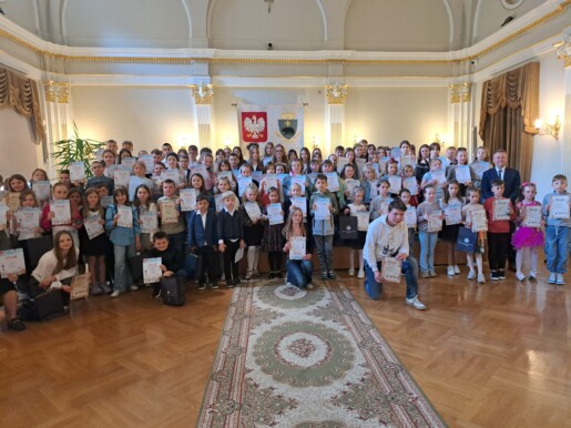 zdjęcie grupowe wszystkich uczestników konkursu