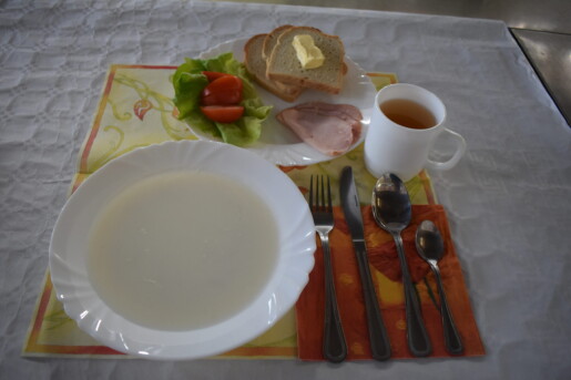 wędlina, pomidor, masło, pieczywo