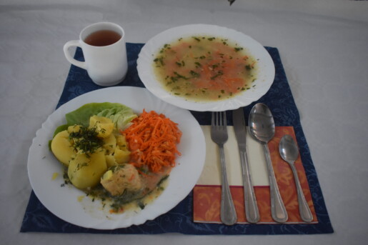 surówka, ziemniaki, zupa, mięso